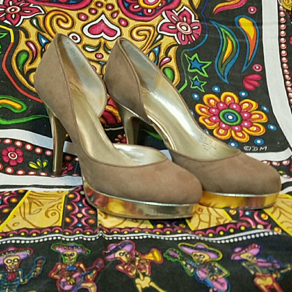 Nude and Gold Pumps